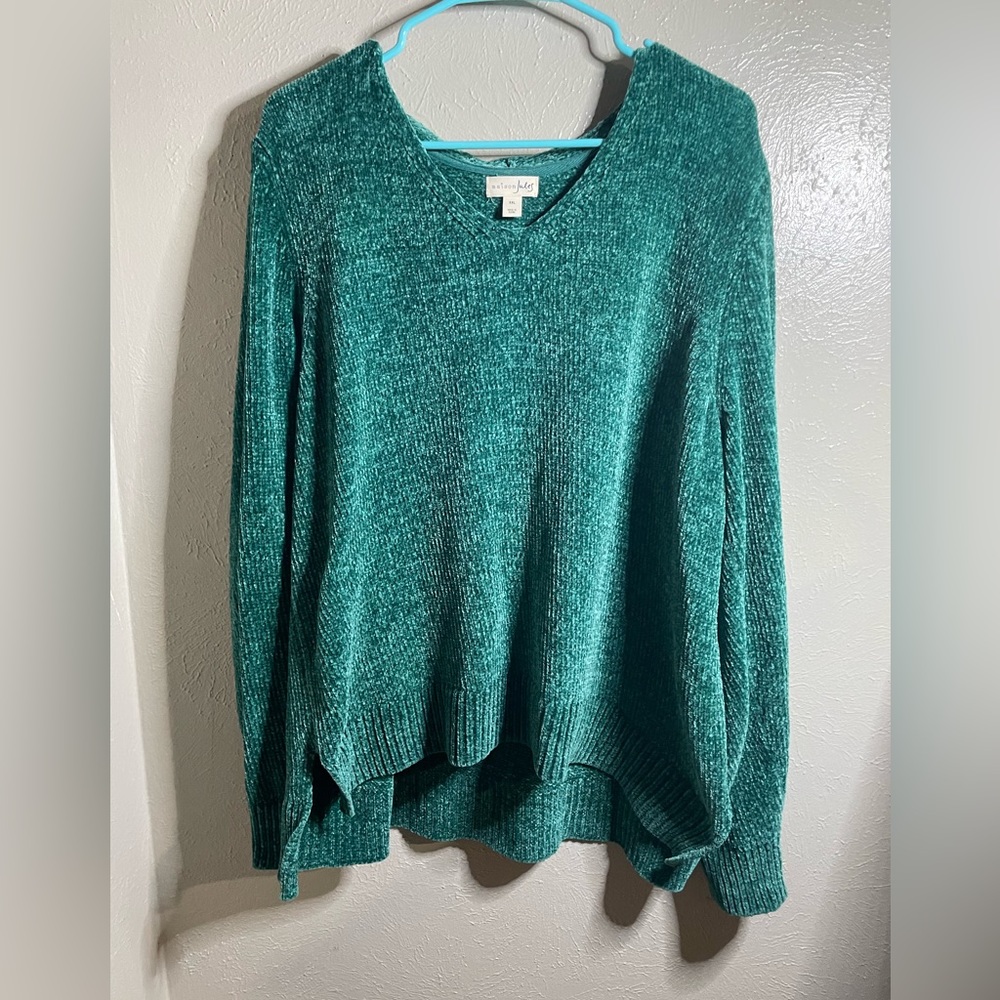 Green sweater with v neckline